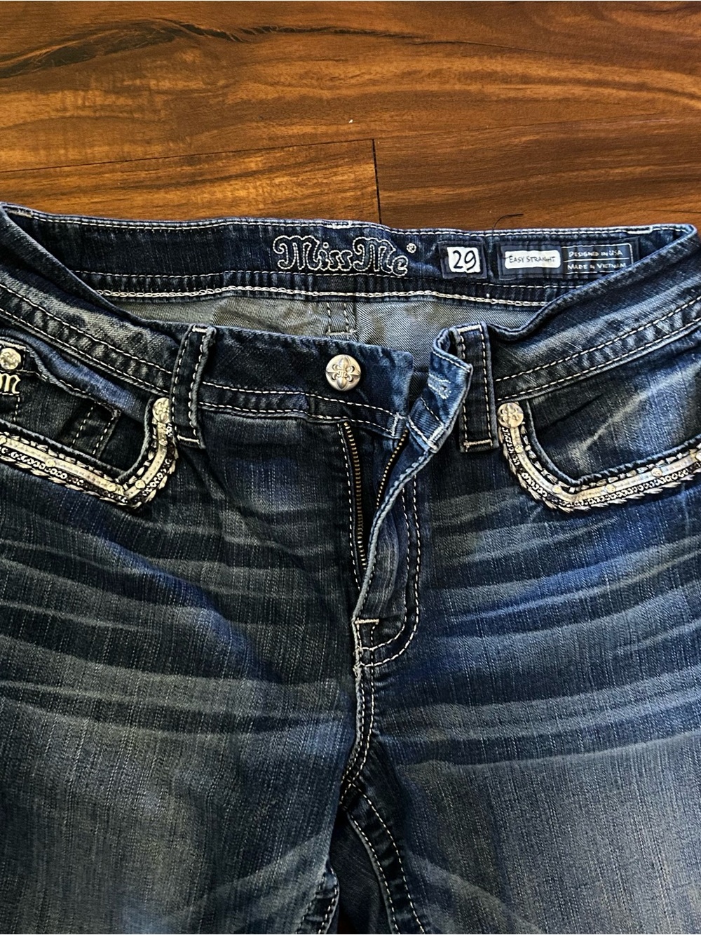Miss Me Easy Straight with Silver Accents Jeans | Size: 29 - Picture 4 of 6